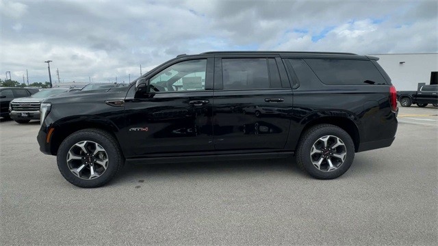 GMC Yukon XL Vehicle Full-screen Gallery Image 05