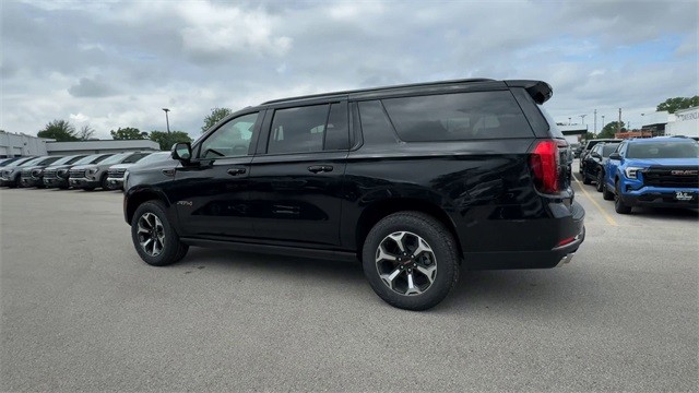 GMC Yukon XL Vehicle Full-screen Gallery Image 06