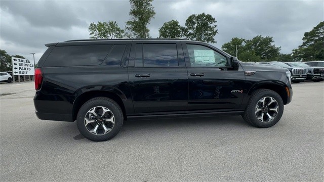 GMC Yukon XL Vehicle Full-screen Gallery Image 09