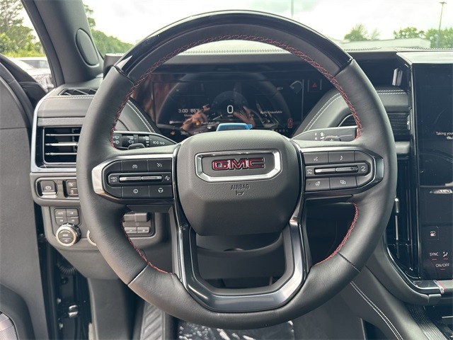 GMC Yukon XL Vehicle Full-screen Gallery Image 14