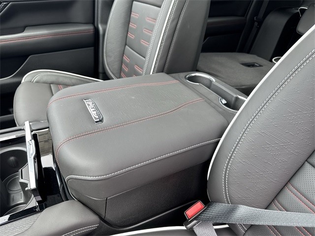 GMC Yukon XL Vehicle Full-screen Gallery Image 21
