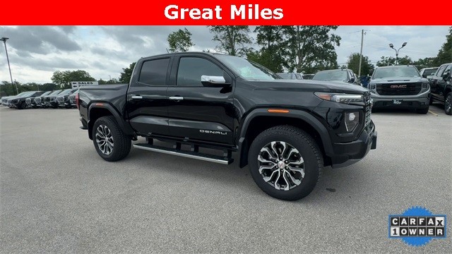 GMC Canyon Vehicle Full-screen Gallery Image 02