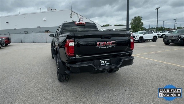 GMC Canyon Vehicle Full-screen Gallery Image 09