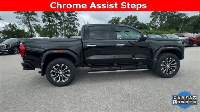 GMC Canyon Vehicle Full-screen Gallery Image 11
