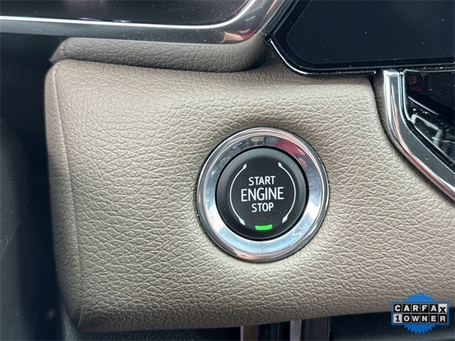 GMC Canyon Vehicle Full-screen Gallery Image 21