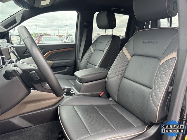 GMC Canyon Vehicle Full-screen Gallery Image 23