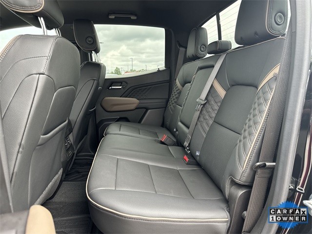 GMC Canyon Vehicle Full-screen Gallery Image 28