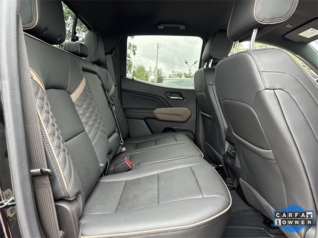 GMC Canyon Vehicle Full-screen Gallery Image 30