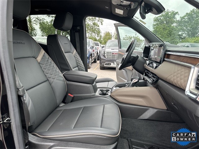GMC Canyon Vehicle Full-screen Gallery Image 31