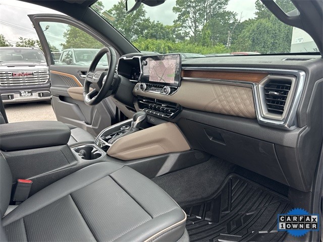 GMC Canyon Vehicle Full-screen Gallery Image 32