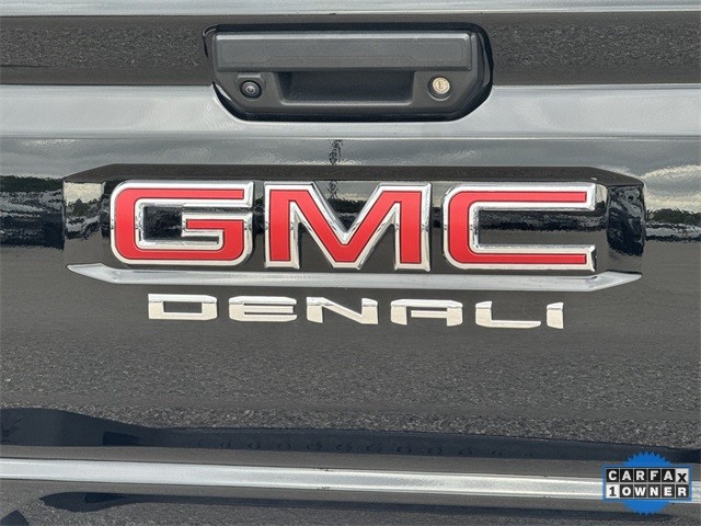 GMC Canyon Vehicle Full-screen Gallery Image 34