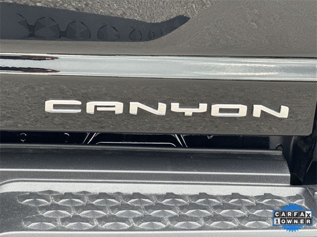 GMC Canyon Vehicle Full-screen Gallery Image 35