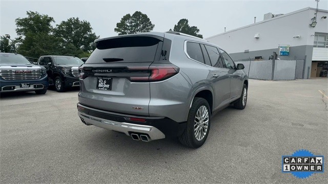 GMC Acadia Vehicle Full-screen Gallery Image 10