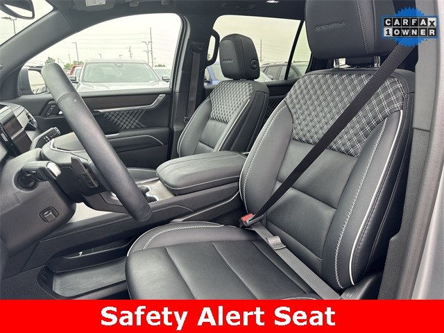 GMC Acadia Vehicle Full-screen Gallery Image 24