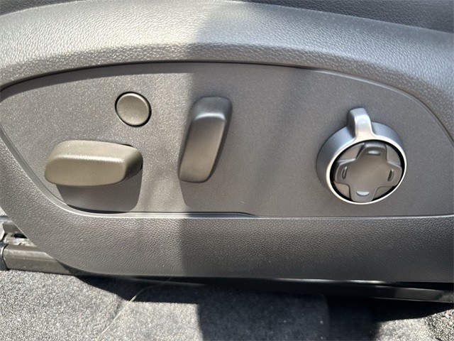 Buick Enclave Vehicle Full-screen Gallery Image 12
