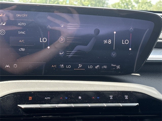 Buick Enclave Vehicle Full-screen Gallery Image 19