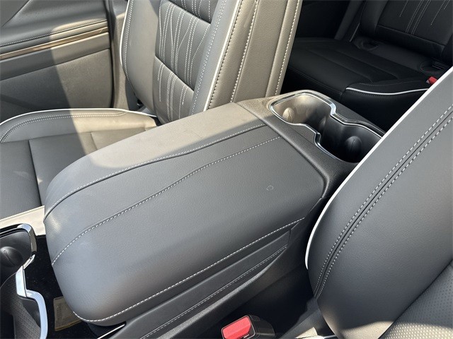Buick Enclave Vehicle Full-screen Gallery Image 21