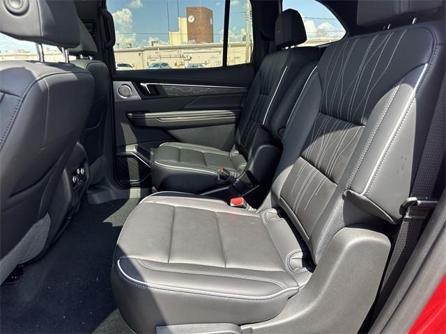Buick Enclave Vehicle Full-screen Gallery Image 23