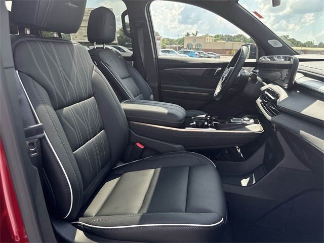 Buick Enclave Vehicle Full-screen Gallery Image 26