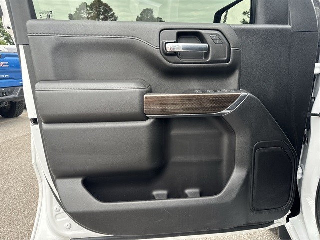 Chevrolet Silverado 1500 Vehicle Full-screen Gallery Image 25