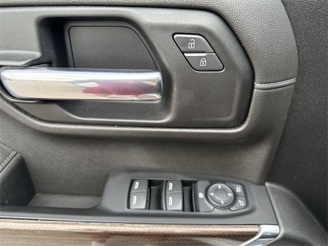 Chevrolet Silverado 1500 Vehicle Full-screen Gallery Image 26