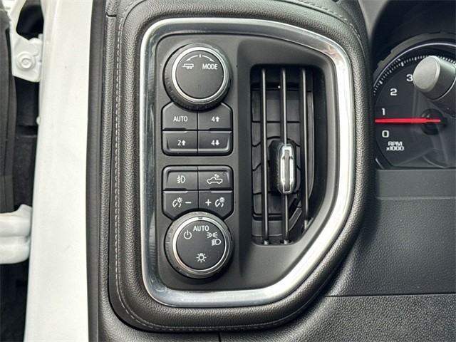 Chevrolet Silverado 1500 Vehicle Full-screen Gallery Image 37