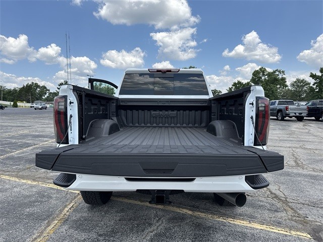 GMC Sierra 2500HD Vehicle Full-screen Gallery Image 24