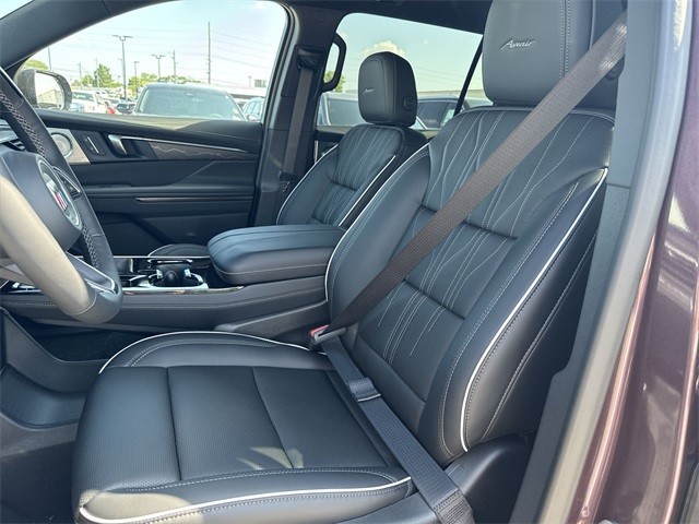 Buick Enclave Vehicle Full-screen Gallery Image 11