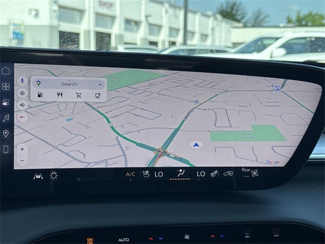 Buick Enclave Vehicle Full-screen Gallery Image 18