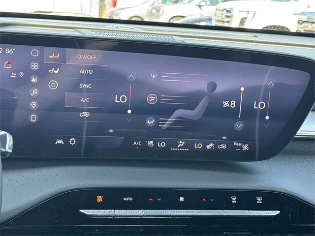 Buick Enclave Vehicle Full-screen Gallery Image 19