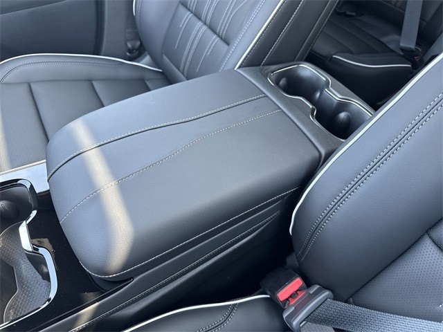 Buick Enclave Vehicle Full-screen Gallery Image 21