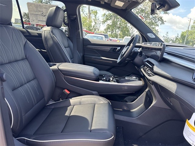 Buick Enclave Vehicle Full-screen Gallery Image 26