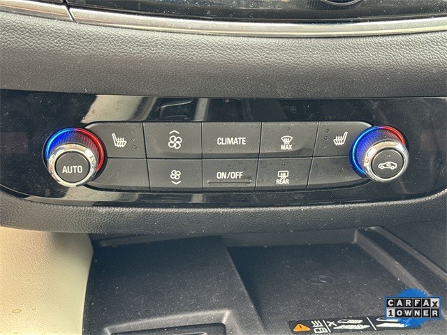 Buick Enclave Vehicle Full-screen Gallery Image 21