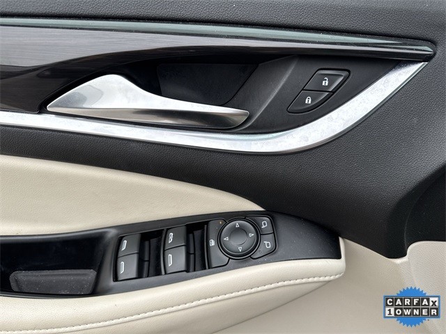 Buick Enclave Vehicle Full-screen Gallery Image 26