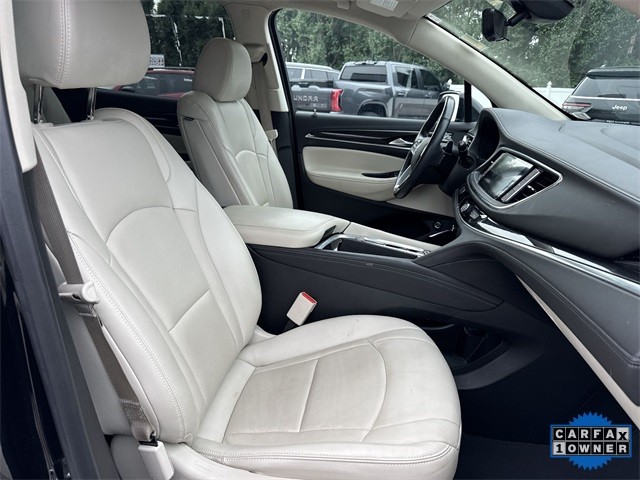 Buick Enclave Vehicle Full-screen Gallery Image 30