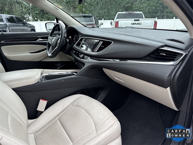 Buick Enclave Vehicle Full-screen Gallery Image 31
