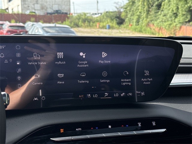 Buick Enclave Vehicle Full-screen Gallery Image 16