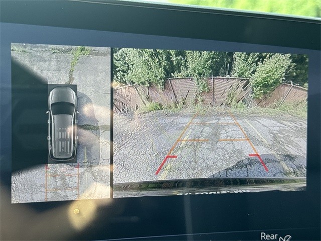 Buick Enclave Vehicle Full-screen Gallery Image 17