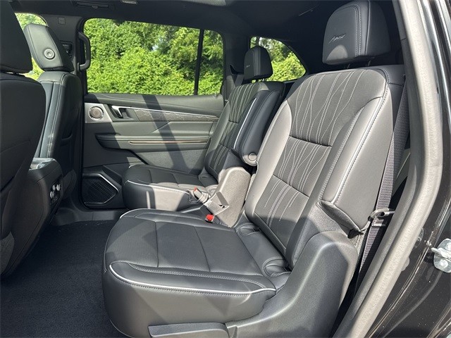 Buick Enclave Vehicle Full-screen Gallery Image 23
