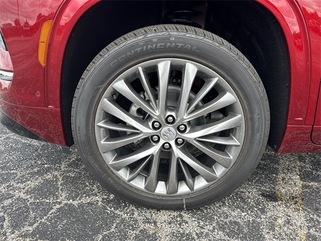Buick Enclave Vehicle Full-screen Gallery Image 10