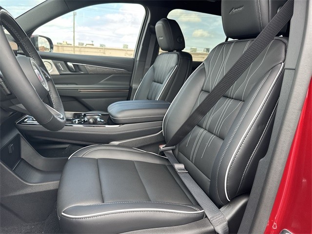 Buick Enclave Vehicle Full-screen Gallery Image 11