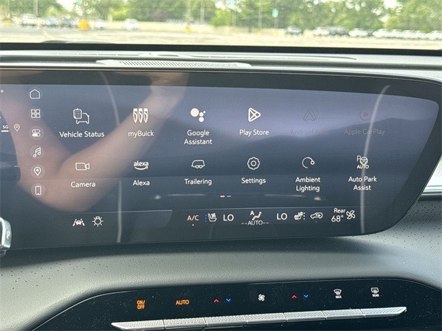 Buick Enclave Vehicle Full-screen Gallery Image 16