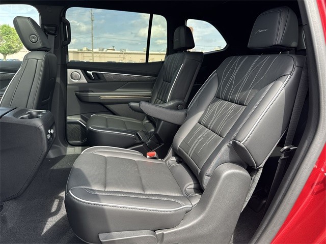 Buick Enclave Vehicle Full-screen Gallery Image 23