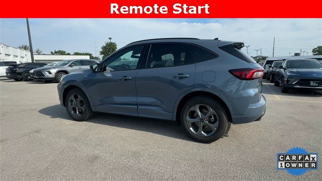 Ford Escape Vehicle Full-screen Gallery Image 07