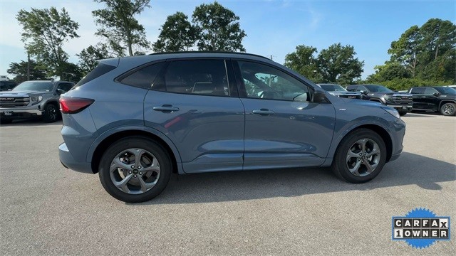 Ford Escape Vehicle Full-screen Gallery Image 11