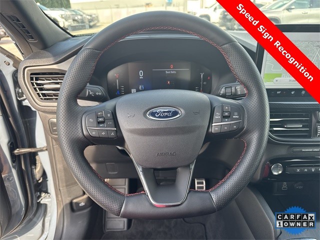 Ford Escape Vehicle Full-screen Gallery Image 14
