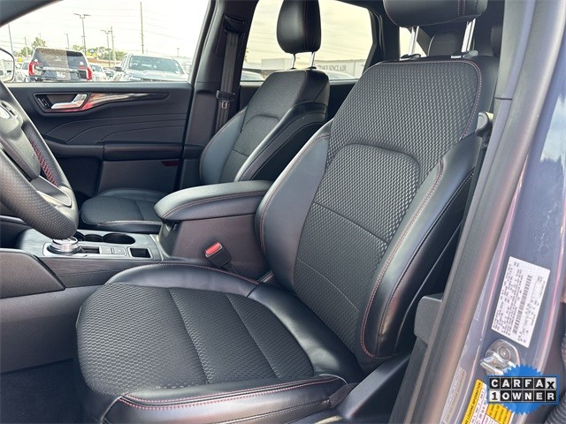 Ford Escape Vehicle Full-screen Gallery Image 23