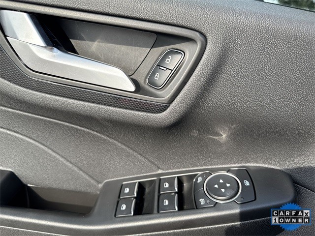 Ford Escape Vehicle Full-screen Gallery Image 27