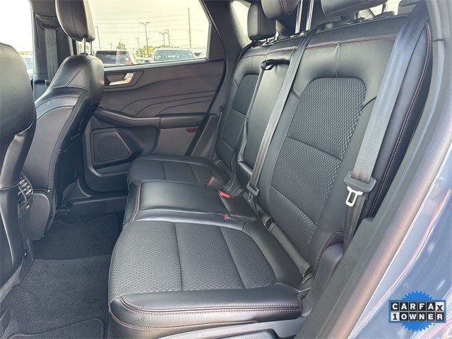 Ford Escape Vehicle Full-screen Gallery Image 28