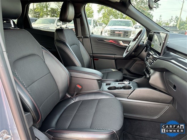 Ford Escape Vehicle Full-screen Gallery Image 31